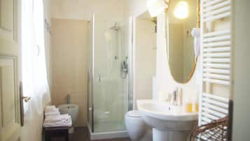 Dusche, Haartrockner, Bidet, Handtücher