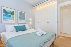 2 Schlafzimmer, Schreibtisch, Bügeleisen/Bügelbrett, WLAN