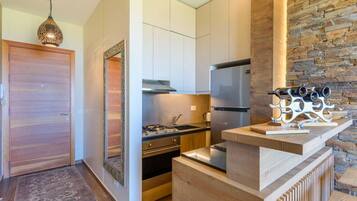 Fridge, oven, stovetop