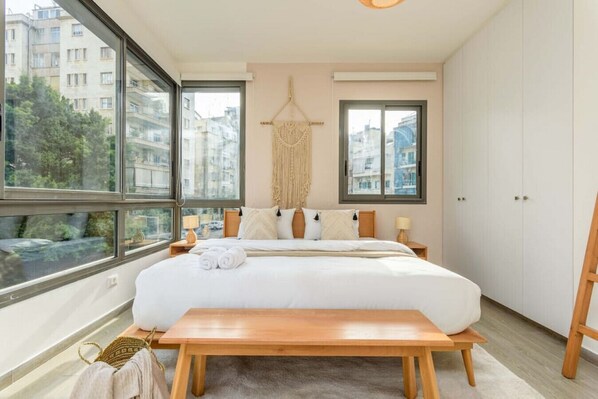 2 Schlafzimmer, Schreibtisch, Bügeleisen/Bügelbrett, WLAN