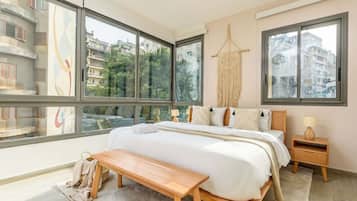 2 slaapkamers, een bureau, een strijkplank/strijkijzer, wifi