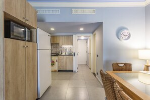 Fridge, microwave, stovetop, cookware/dishes/utensils