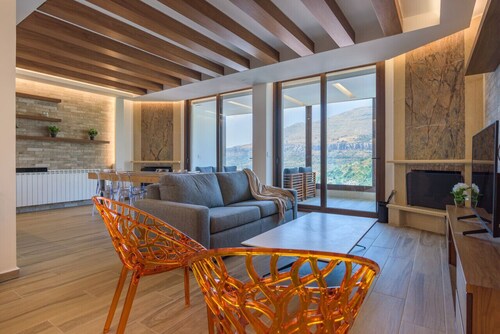 Vantage - 2 BR Apt. by `The Valley` in Kfardebian