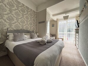 Individually decorated, individually furnished, iron/ironing board - Three palms  (Paignton)