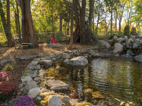 Property grounds. Garden Getaway with Hot Tub