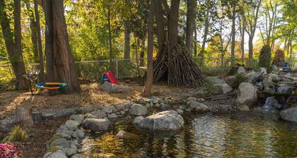 Garden Getaway with Hot Tub