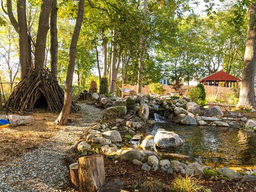 Garden Getaway with Hot Tub