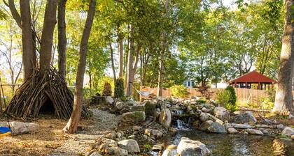 Garden Getaway with Hot Tub