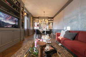 Dining - Splendid waterfront views in central Florence, wine tasting included! (Firenze)