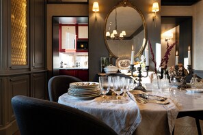 Dining - 2BR • Iconic River Views • Deluxe 16th Century Palazzo • Fast WIFI • Wine • (Firenze)