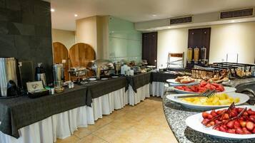 Free daily buffet breakfast