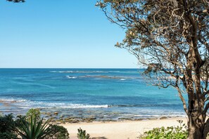 Una spiaggia nelle vicinanze