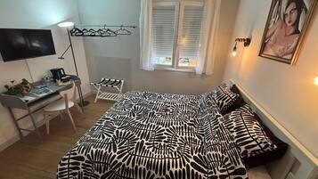 1 chambre, bureau, lit parapluie, Wi-Fi gratuit