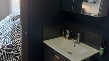 1 bedroom, desk, travel crib, free WiFi