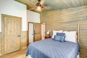 House (2 Bedrooms) | Interior - Bright Whites Creek Home: 12 Mi to Dtwn Nashville! (Whites Creek)