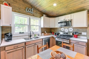 House (2 Bedrooms) | Interior