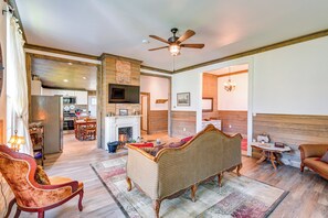 House (2 Bedrooms) | Interior