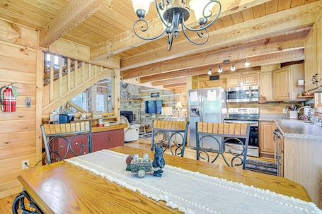 Cabin w Community Perks: Half mi to Ober Mountain - Image 44