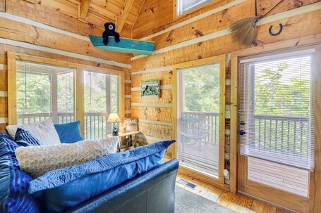 Cabin w Community Perks: Half mi to Ober Mountain - Image 9