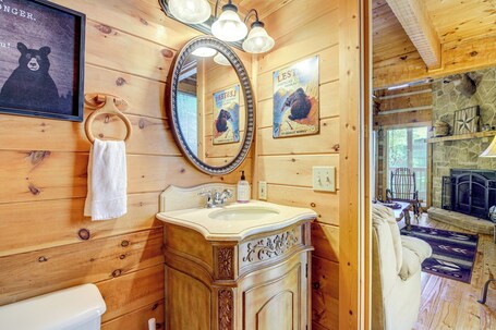 Cabin w Community Perks: Half mi to Ober Mountain - Image 24
