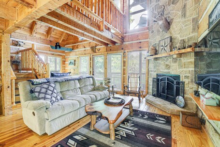 Cabin w Community Perks: Half mi to Ober Mountain - Image 4