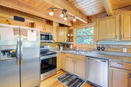 Cabin w Community Perks: Half mi to Ober Mountain - Image 18
