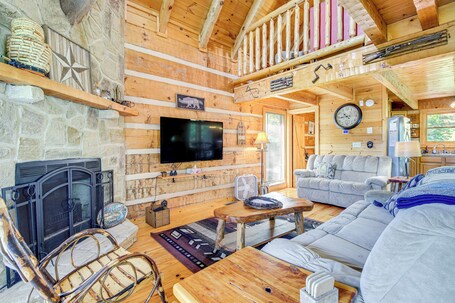 Cabin w Community Perks: Half mi to Ober Mountain - Image 28