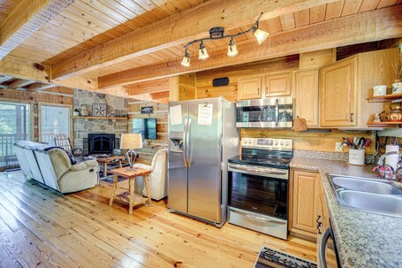 Cabin w Community Perks: Half mi to Ober Mountain - Image 26