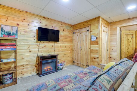 Cabin w Community Perks: Half mi to Ober Mountain - Image 50