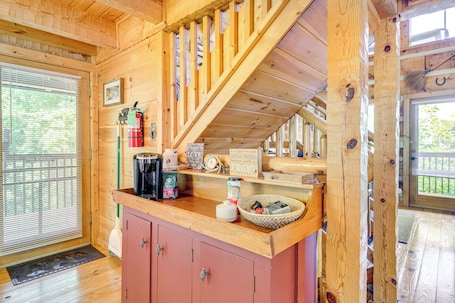 Cabin w Community Perks: Half mi to Ober Mountain - Image 2