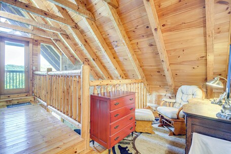 Cabin w Community Perks: Half mi to Ober Mountain - Image 29