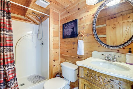 Cabin w Community Perks: Half mi to Ober Mountain - Image 12