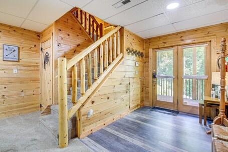 Cabin w Community Perks: Half mi to Ober Mountain - Image 10