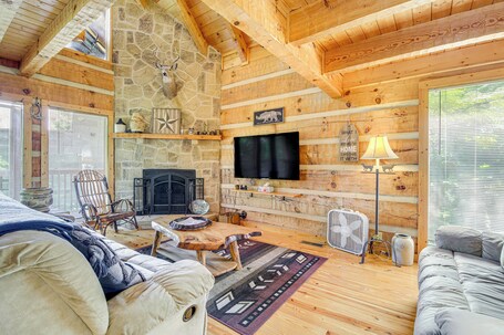 Cabin w Community Perks: Half mi to Ober Mountain - Image 39