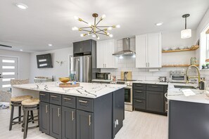 House (3 Bedrooms) | Interior