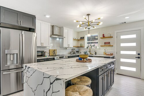 Pet-friendly Galveston Retreat < 1 Mi to Beaches!