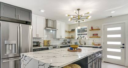 Pet-friendly Galveston Retreat < 1 Mi to Beaches!