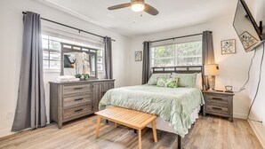 A bedroom with a bed, bedside tables, a bench, a ceiling fan, and a window with curtains. - Hollywood Hideaway: Close to Dtwn & Beaches (Hollywood)