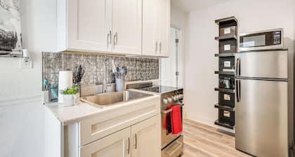 Hollywood Hideaway: Close to Dtwn & Beaches