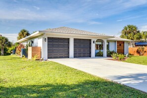House (3 Bedrooms) | Interior - Private Pool & Dock: Relaxing Port Charlotte Oasis (Port Charlotte)