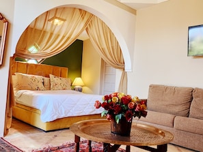 Comfort Double Room, Garden View | Individually decorated, individually furnished, blackout drapes