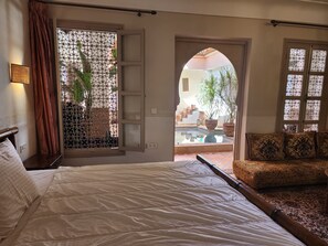 Individually decorated, individually furnished, blackout drapes - Riad salix agafay (Saada)