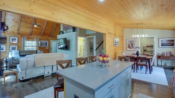 House (3 Bedrooms) | Interior