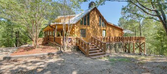 Hot Springs Cabin w/ Deck + Mountain Views!