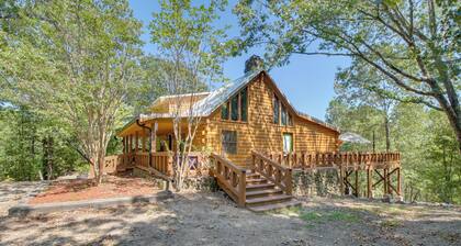 Hot Springs Cabin w/ Deck + Mountain Views!
