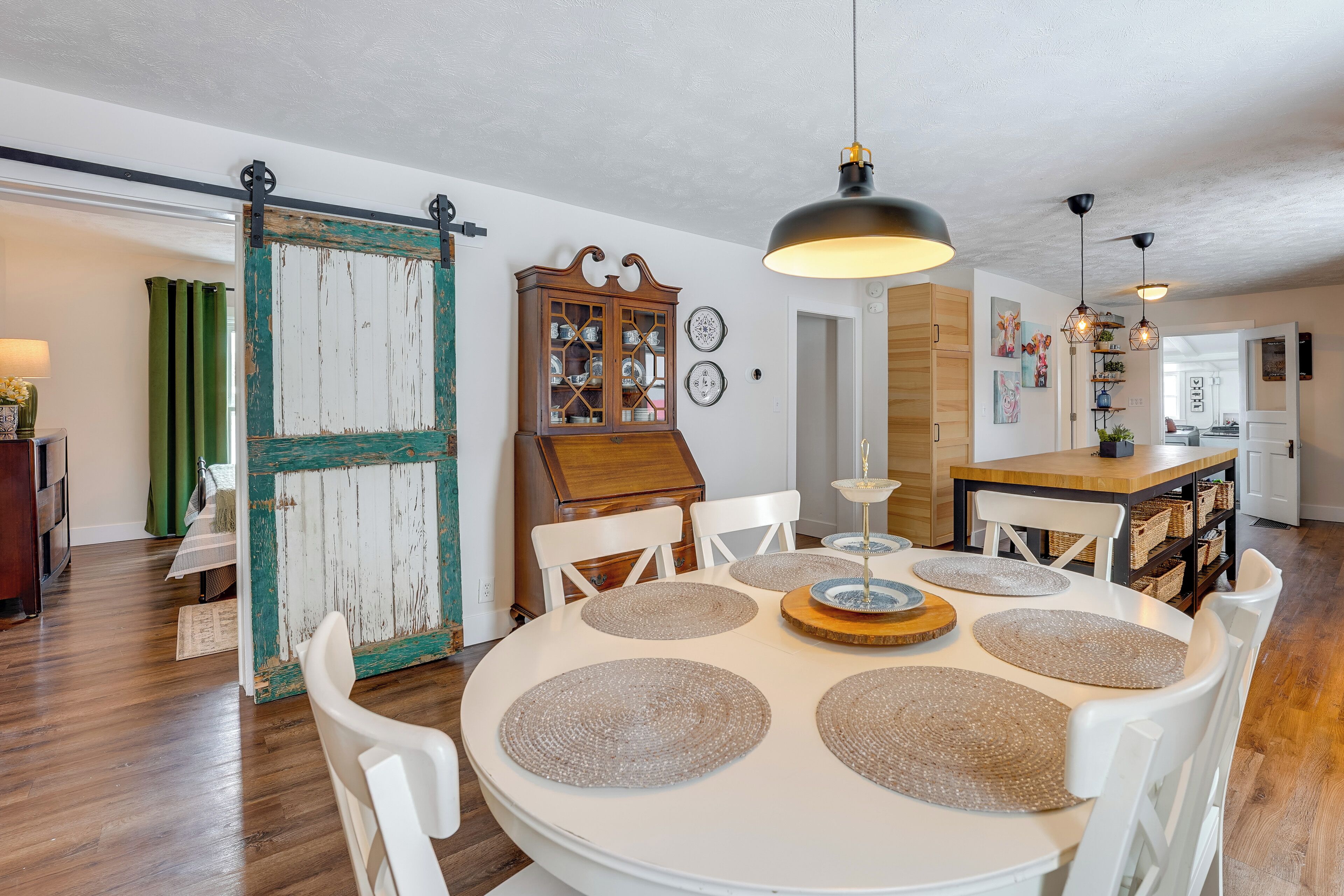 House (5 Bedrooms) | Interior