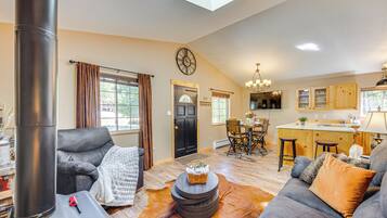 House (2 Bedrooms) | Interior