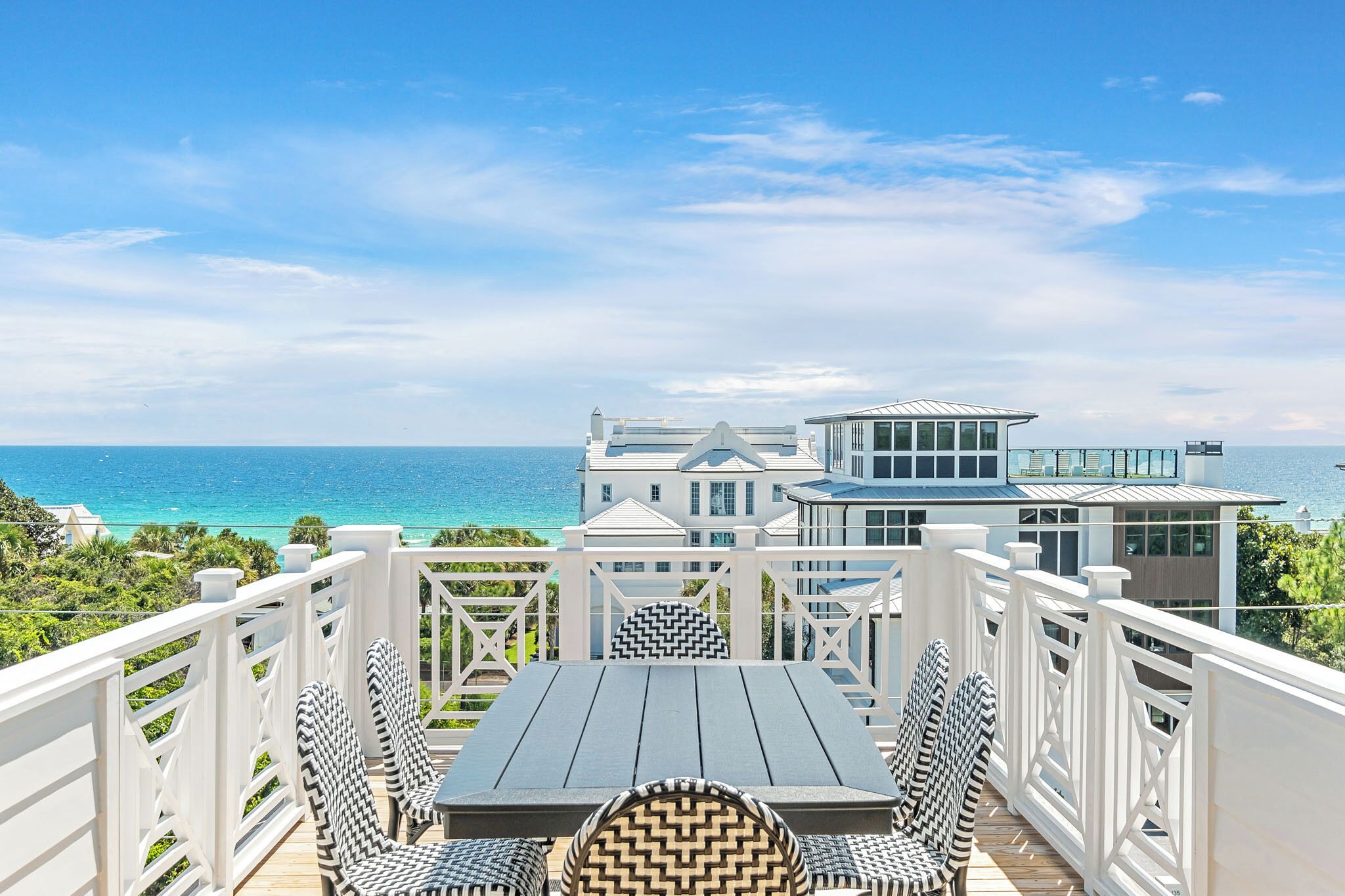 屋外ダイニングエリア