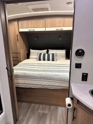 2 makuuhuonetta, silitysrauta/-lauta, Wi-Fi, vuodevaatteet