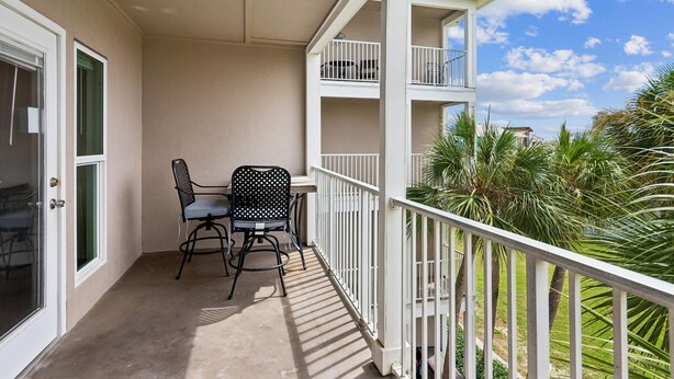 Property grounds - 1BD/1BA Condo with Hallway Bunks, Steps to Public Beach, Pool + Hot Tub (Perdido Key)